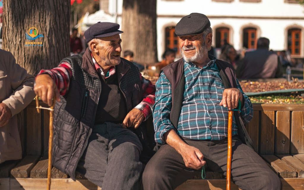 What are singles' retirement communities?