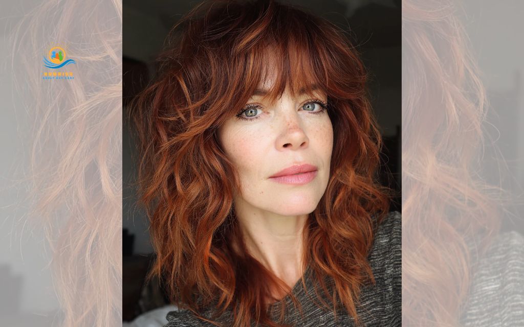 hair for older women: Shoulder-length waves