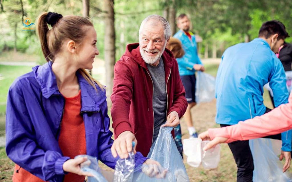 social activities for seniors: Community involvement and volunteering